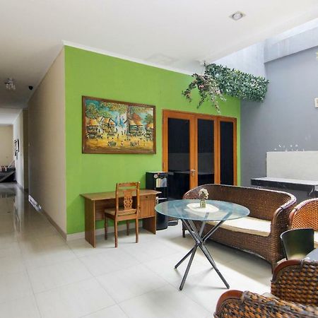 Reddoorz Near Kemang Square Hotel Jakarta Luaran gambar