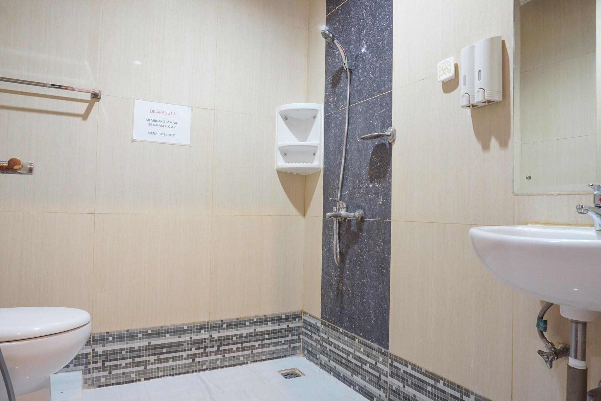 Reddoorz Near Kemang Square Hotel Jakarta Luaran gambar